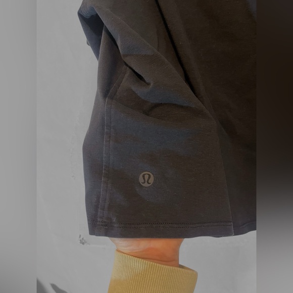 Lululemon Mock Neck/Turtleneck Relaxed Black T-Shirt - Picture 4 of 4